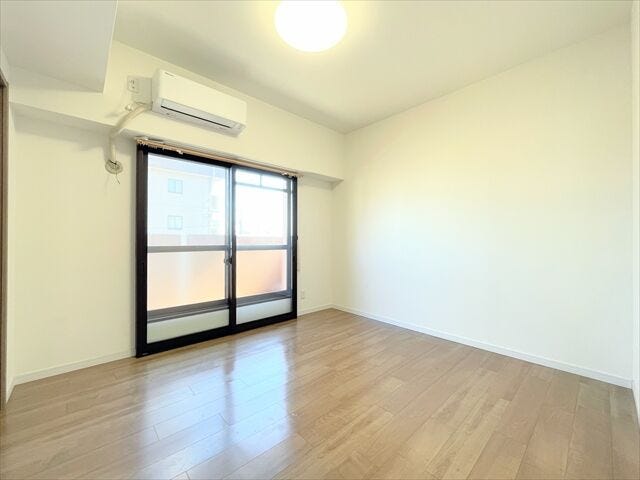 6.3帖洋室:角部屋のため全居室に窓があり、圧迫感も感じにくい室内です。換気もしっかりできますね。