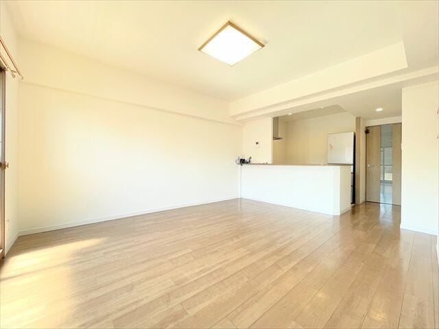 キッチンやダイニングも見渡せるので、別々の場所にいても時間を共有しやすいです。
家族みんながそれぞれに好きなことを楽しめるのも大切なことですね。