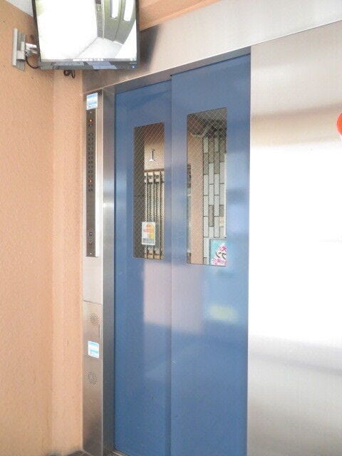 エレベーター完備ですので大きな荷物を持っている際も安心ですね。