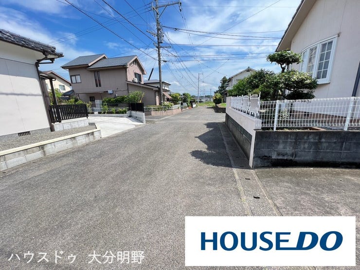 様々な生活施設が揃うロケーション。まちなみを背景に、より一層広がりのある生活シーンを演出します。