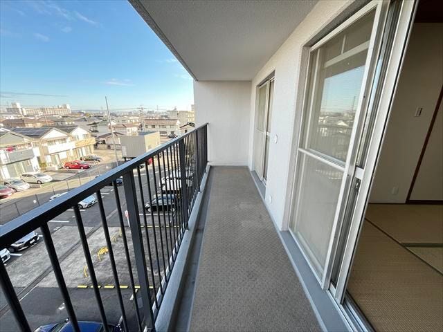 風通しが良く、静かな時間を楽しめる北側バルコニー。
(2025年12月16日撮影)