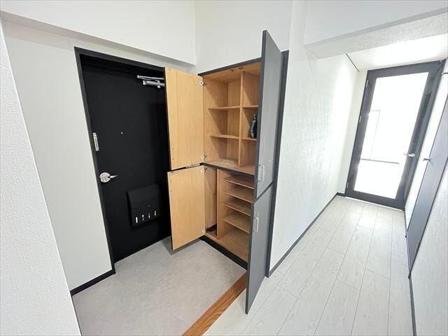 いつも気持ちよくご家族を迎えられる玄関収納付き。
(2025年12月16日撮影)