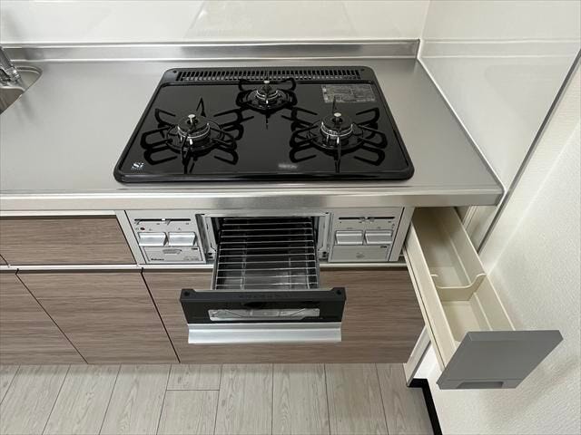 ◆ビルトインコンロ◆3つ口コンロで調理の時間短縮をはかれます。