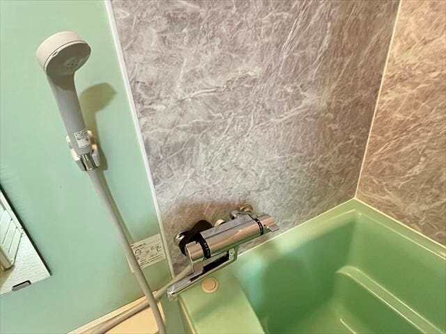 ◆浴室混合水栓◆水量や温度を即座に調整できます。シャワー付きです。