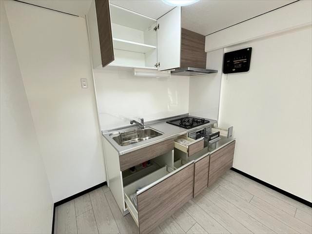 収納スペースもしっかりあります。お料理の段取りもよくなりますね。