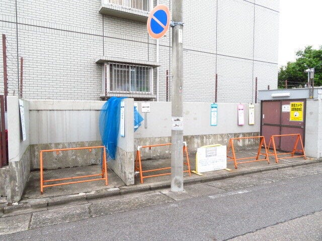 マンション東側にあるゴミ置き場です。