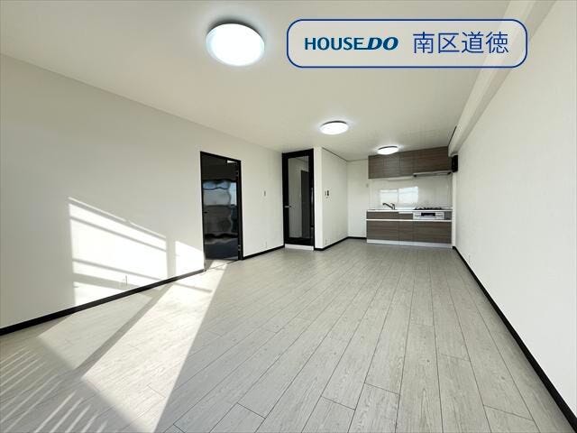 白色クロスとフローリングで、お部屋がより広く感じられます!アクセントとなるカラーを効果的に取り入れることで、より魅力的な空間に仕上がります◎
(2025年12月16日撮影)