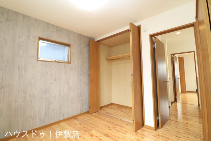 【2F洋室4.5帖】
クローゼット付でお部屋を広く使用できます。