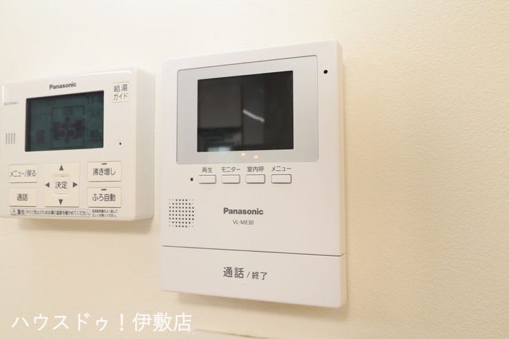 【モニター付きインターホン】
誰が来てもわかるモニター付き♪女性が一人で家にいてもこれなら安心