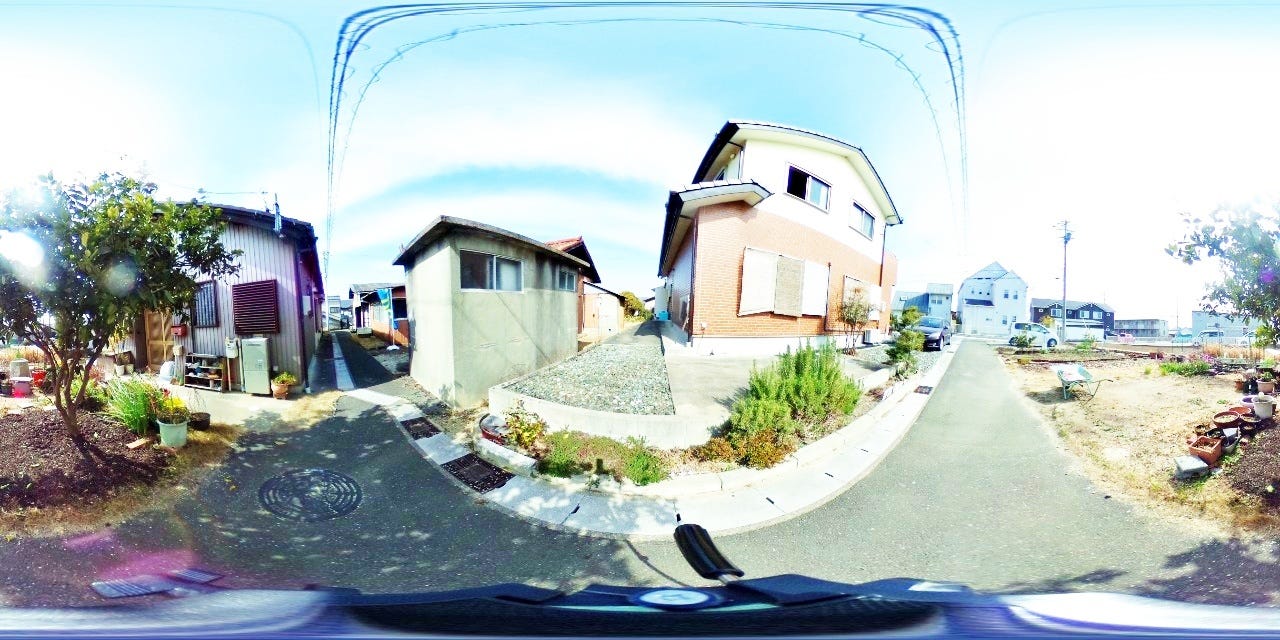撮影　2022年　3月
【キッズルーム完備】
小さなお子様がいらっしゃるご家族も安心してご来店いただけます。
【駐車場完備】
ワンボックスカーでも駐車できる無料駐車場を完備しております。