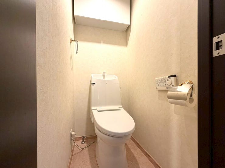 収納もある綺麗なトイレです