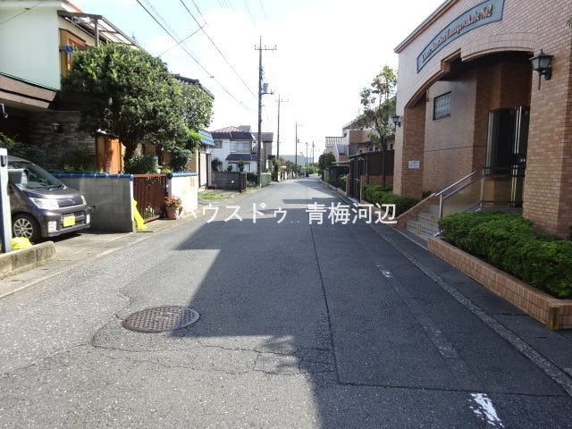 前面道路:閑静な住宅街に位置し、落ち着いた暮らしを叶える住環境です。