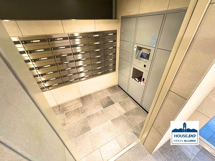 共用部分の集合ポストと宅配ボックスです