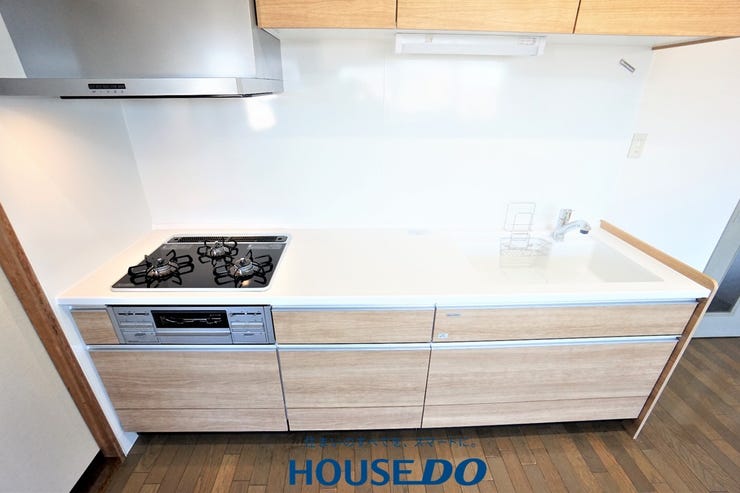 壁付けキッチンで、お部屋のスペースを無駄なく活用できます♪サイズと動線は主婦目線で確認してください♪収納も沢山あるので、今のお家と比べてください!