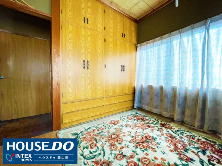 【大型収納でスッキリ整う暮らし】
お部屋を広く使える大きな収納が魅力!家族の衣類や思い出の品もたっぷり収まるので、お部屋をいつも綺麗に保てます◎ゆったりと自分たちの時間を楽しめそうですね♪