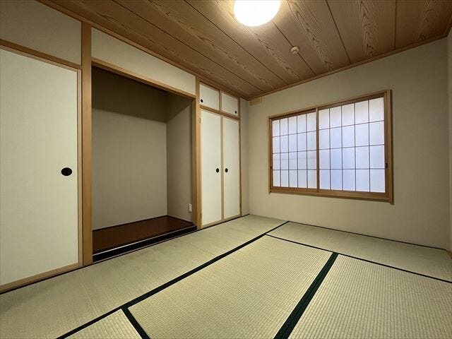 【1階6帖和室】客間としても、普段使いの部屋としてもお使いいただける便利な和室です!