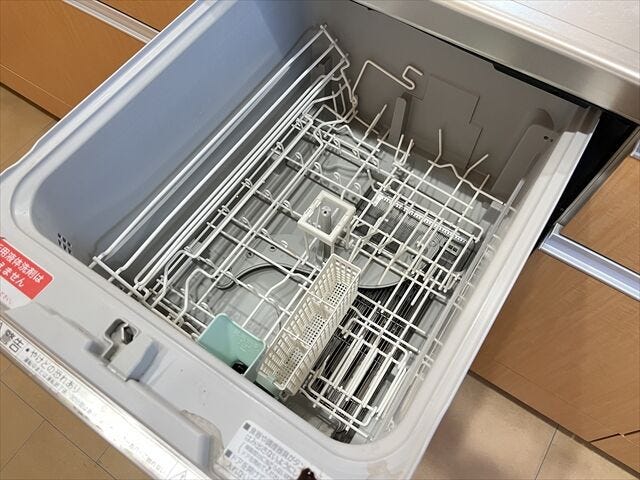 キッチンには人気の食洗機を搭載!日々の家事の手間を低減してくれます。