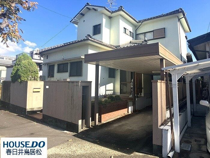 【外観】
◇外観◇
敷地面積68坪超・建物面積40坪超の広々とした空間で、ご家族ゆったりとお過ごしいただけます♪小中学校徒歩10分圏内で、お子様にも安心できる距離♪お買い物施設も徒歩圏内で便利な立地です♪