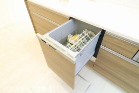 【食器洗浄乾燥機】
キッチンには人気の食洗機を搭載！
日々の家事の手間を低減してくれます。