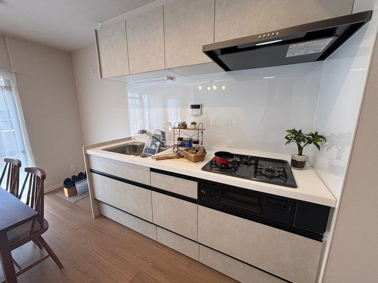 使いやすいシステムキッチンでお料理が更に楽しくなります♪休日にはご家族でお料理・・いいですね♪