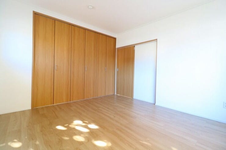 【private room】
8帖のお部屋。2面採光で、日当たり良好♪ゆとりのある広さで収納スぺースも十分な居室空間です^^