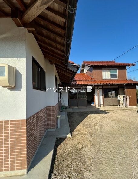 敷地内の写真です。納屋の写真です。