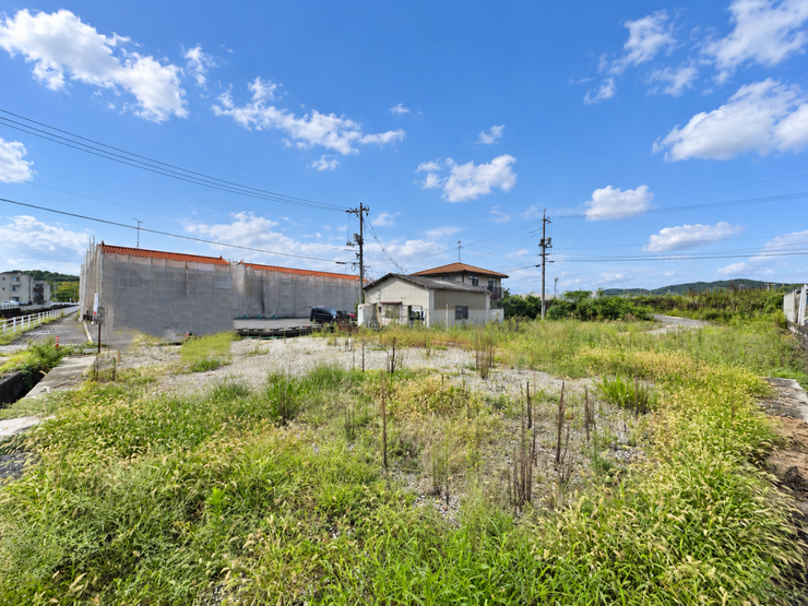 日当り・通風良好な現地写真です。開放感のある立地で快適な住まいが建てられます。