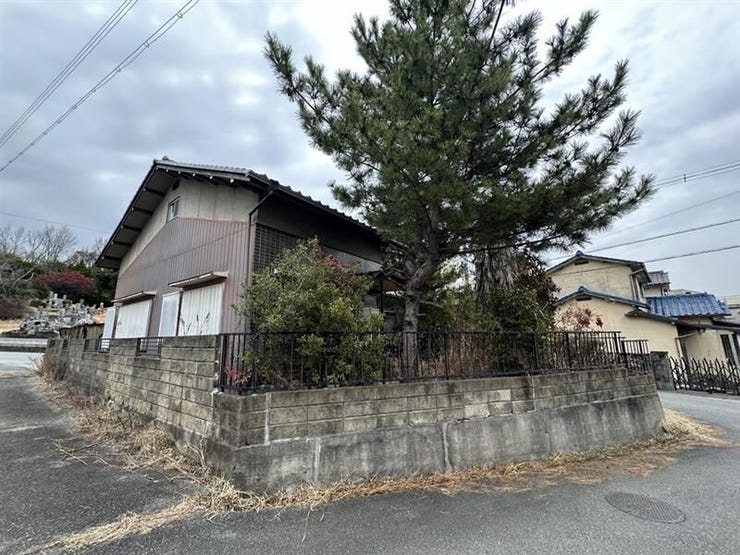 【外観】
敷地70坪超♪