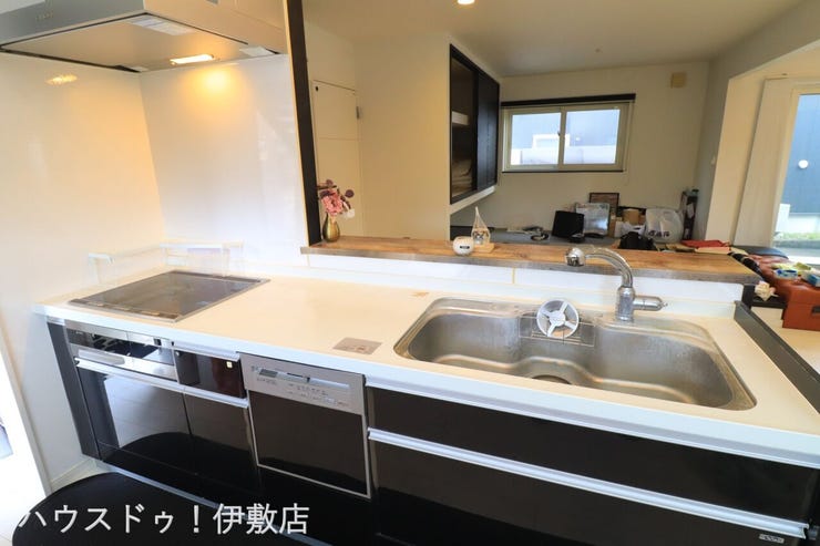 松原町３丁目 中古戸建 【キッチン】
カウンターキッチンで家族の笑顔を見ながら調理できます