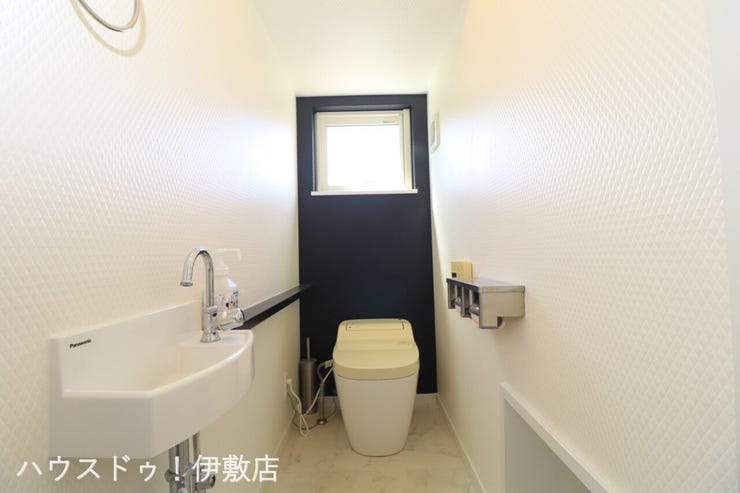 松原町３丁目 中古戸建 【1Fトイレ】
タンクレストイレでとても広々感じられます！