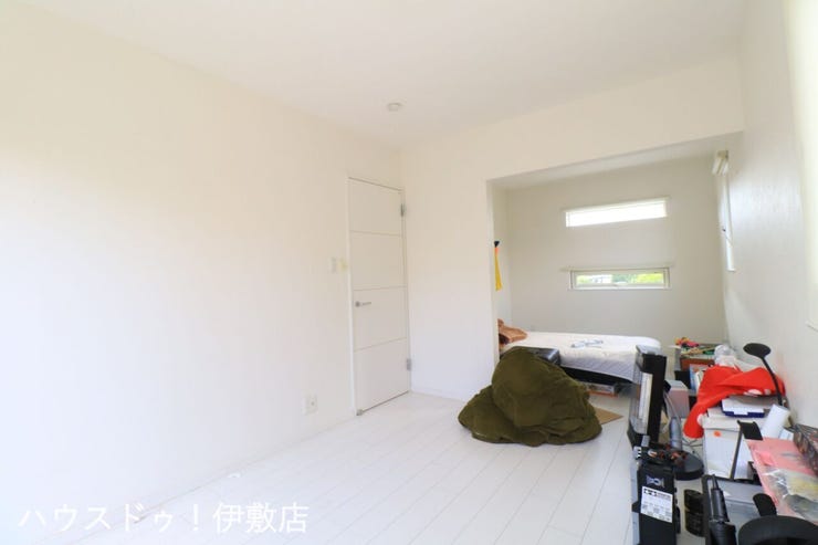松原町３丁目 中古戸建 【洋室6帖×洋室4.5帖】
扉が2ヶ所付で、将来的に仕切ることも可能です