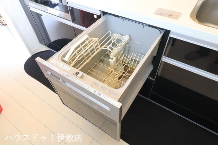 松原町３丁目 中古戸建 【食器洗浄乾燥機】
キッチンには人気の食洗機を搭載！
日々の家事の手間を低減してくれます。