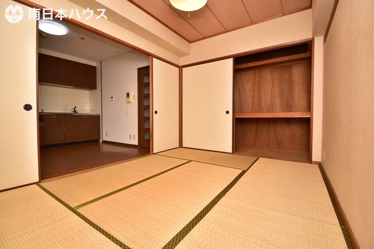 新照院町 ダイアパレス新照院 【和室】6帖の和室は南西向きで日当り良好なお部屋です♪