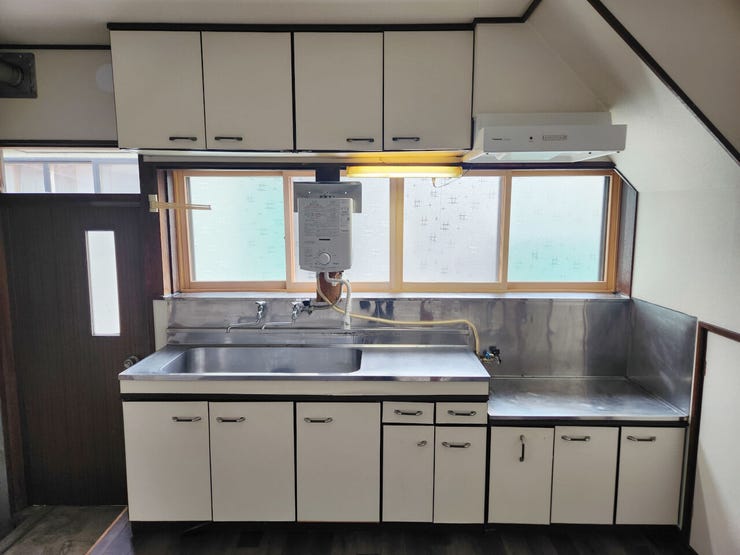 室内(2025年10月)撮影
◎本日案内可能◎
収納たっぷりのキッチン♪大きな鍋などストレスなく収納できます!