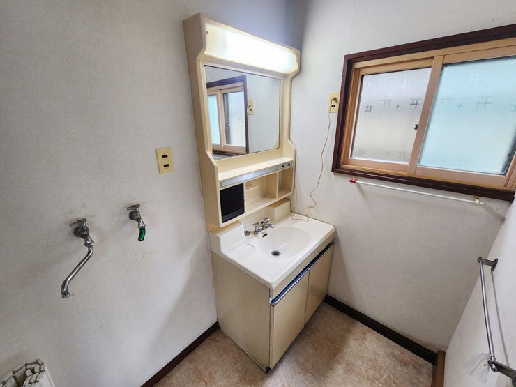 室内(2025年10月)撮影
◎本日案内可能◎
収納付きの洗面台です♪