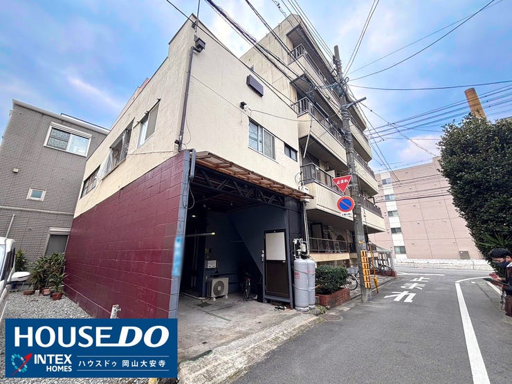 【外観写真】
【居住用としても、賃貸物件としてもおすすめ】
北区岡町に居住用としても!賃貸物件としても!ご利用できる戸建が登場です^^
街中ですがお車も1台駐車可能です♪