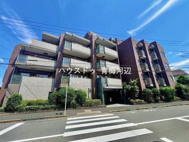 【外観】
JR青梅線河辺駅から徒歩約7分と通学・通勤にも便利な立地。平成19年築の中古マンションです。