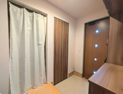 明るい木目調の玄関収納がお出迎え!家族の靴をスッキリ収納できます!