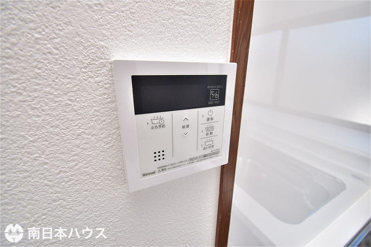 【給湯モニター】オートバス、追い焚き、通話機能付きです!キッチン周辺にあり使用しやすいです♪