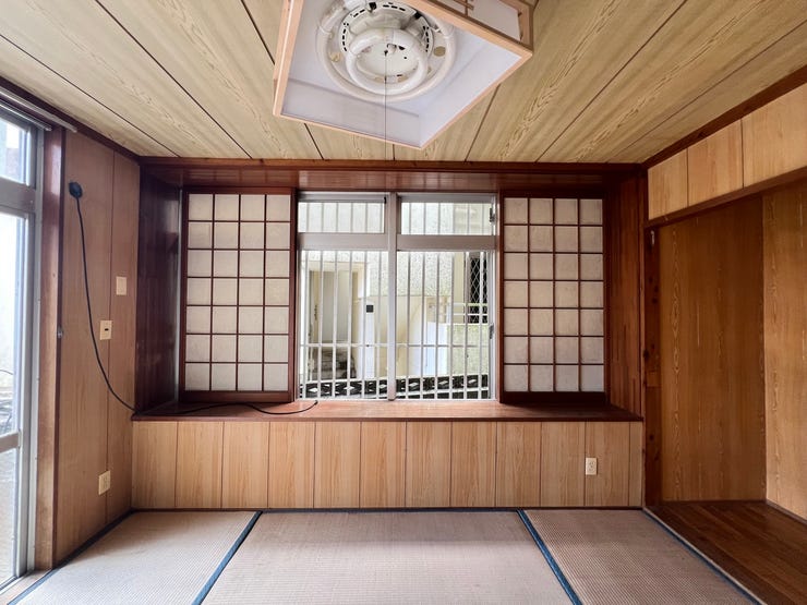 和室6畳。和風の出窓もあり、落ち着いた雰囲気です。