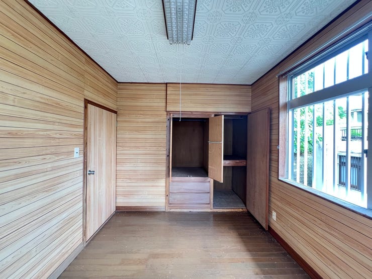 洋室5.3畳。収納も充実していて使いやすいお部屋です。