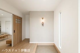 【建築プラン例…みなみの家　玄関】
【建物価格…2226万円】
【間取り…3SLDK】
【建物（延床）面積…93.58㎡】