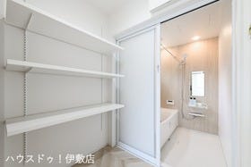 【建築プラン例…みなみの家　脱衣所】
【建物価格…2226万円】
【間取り…3SLDK】
【建物（延床）面積…93.58㎡】