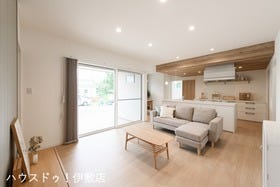 【建築プラン例…みなみの家　リビング】
【建物価格…2226万円】
【間取り…3SLDK】
【建物（延床）面積…93.58㎡】