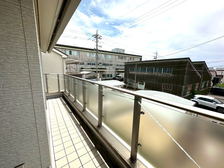 ◆南面のバルコニーは日当り良好♪洗濯物もしっかり乾き、布団もフカフカになります(^^)気持ちよく眠りにつけますね!