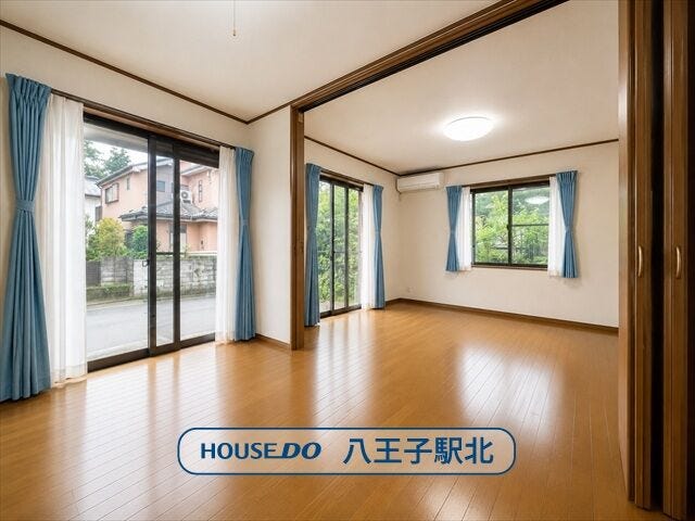 【リビング】
リビング:ご家族の憩いの場♪一緒にテレビを観たり食事をしたり、同じ時間を共有できる温かい空間となります♪※実際の写真から家具等を消すCG加工をしています。