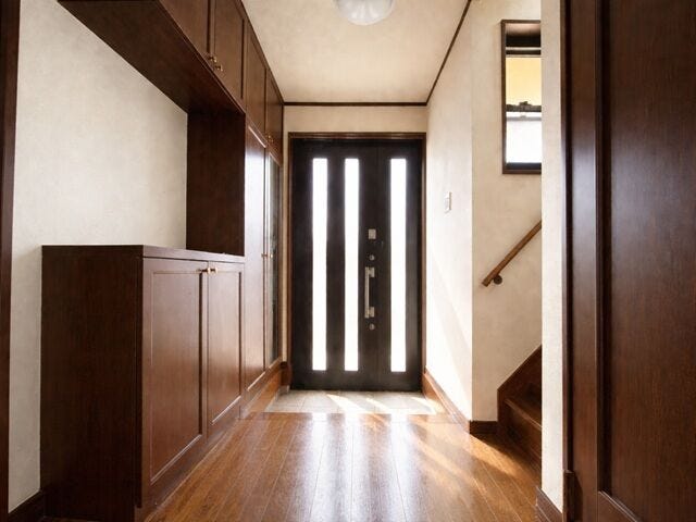 玄関:画像は実際の室内写真及び間取り図をもとに、CGにて再現したイメージ画像であり、実際とは異なります。