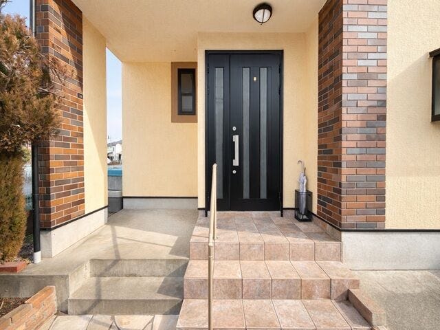 外側玄関:画像は実際の室内写真及び間取り図をもとに、CGにて再現したイメージ画像であり、実際とは異なります。