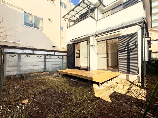 庭:広めのお庭なのでお子様と遊んだり、ペットと遊んだりできそうですね。ガーデニングや家庭菜園なども楽しめそうです。