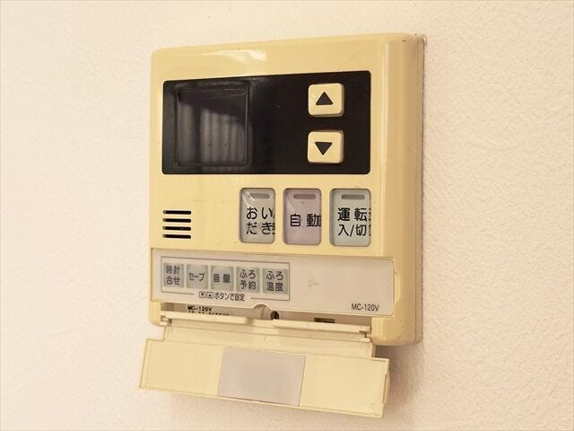 給湯器:オートバス機能つきなので、お風呂場まで行かなくてもお風呂の準備ができます。